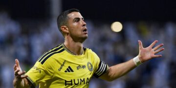 Cristiano Ronaldo festeja su tanto en el triunfo del Al-Nassr sobre el Al-Faisaly en la Saudi Pro League.