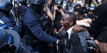 Francia despliega 70 mil policías ante protestas por encarecimiento de la vida
