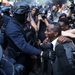 Francia despliega 70 mil policías ante protestas por encarecimiento de la vida