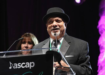 Omar Alfanno celebra 50 años de carrera musical