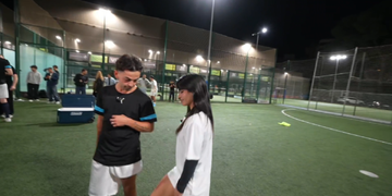 Alana Flores entrevista a Anthony Gordon en Barcelona