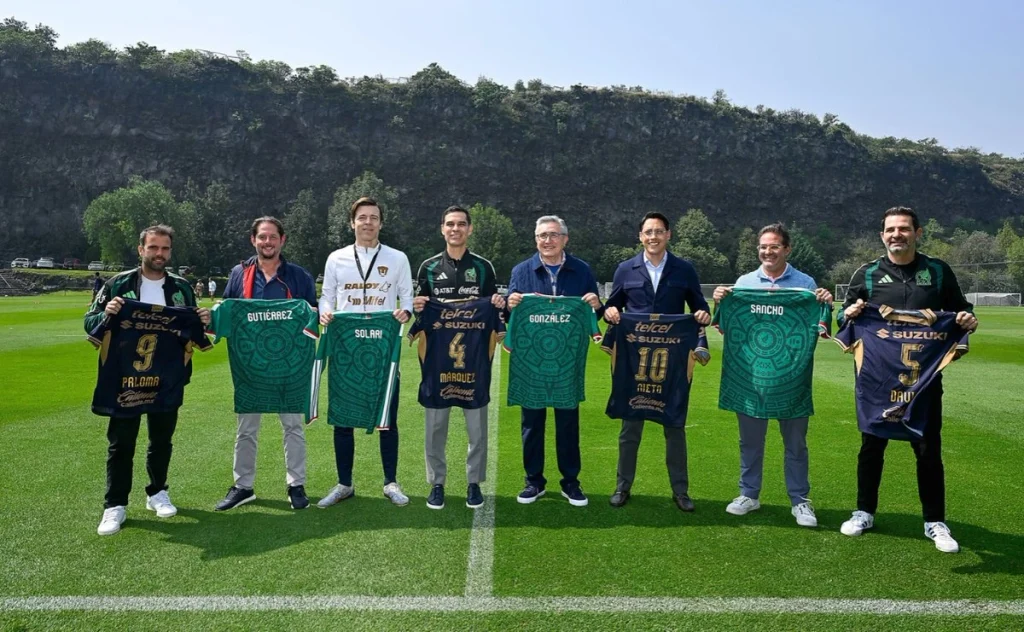 Rafael Márquez, director técnico de la selección mexicana, visitó el entrenamiento de Pumas para evaluar al plantel de Esteban Solari. Foto: Redes Selección Nacional